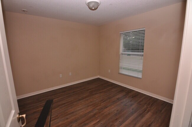 Foto del edificio - 5846 8th St