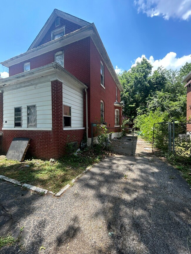 Foto del edificio - 563 N 24th St