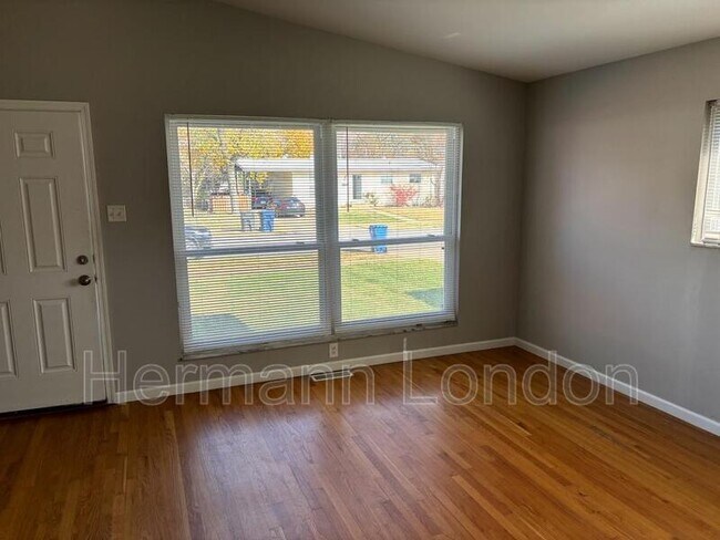 Building Photo - 500 Bardot Dr