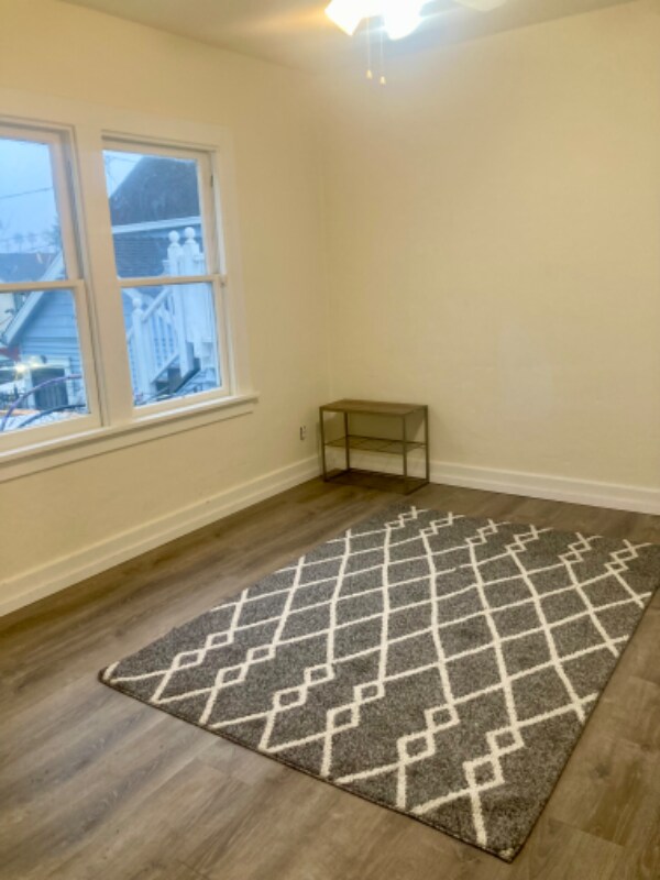 Foto del edificio - 317 Raymond St