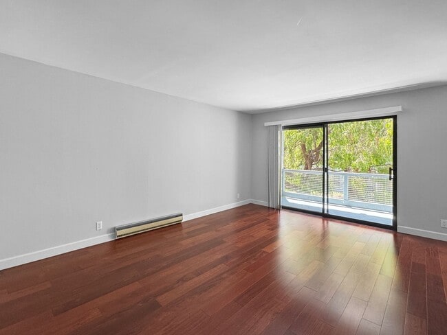 Building Photo - Light-Filled 1-Bedroom with Modern Kitchen...