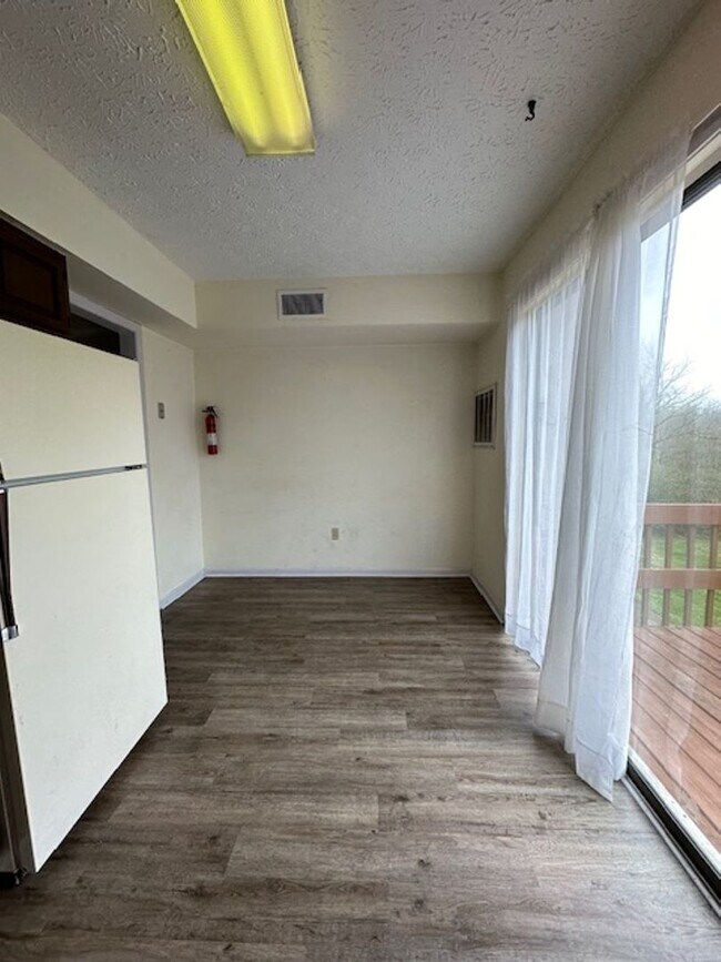 Foto del edificio - 2 Bedroom / 1.5 Bath Townhouse, Kingsport TN