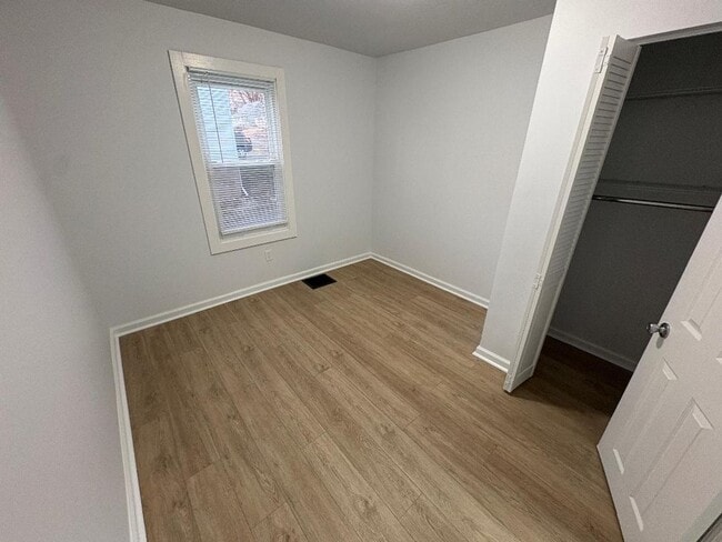 Building Photo - Gertrude 1