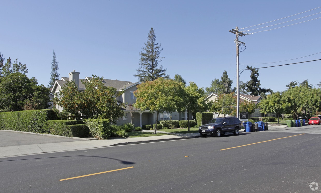 Building Photo - 14107-14121 Capri Dr