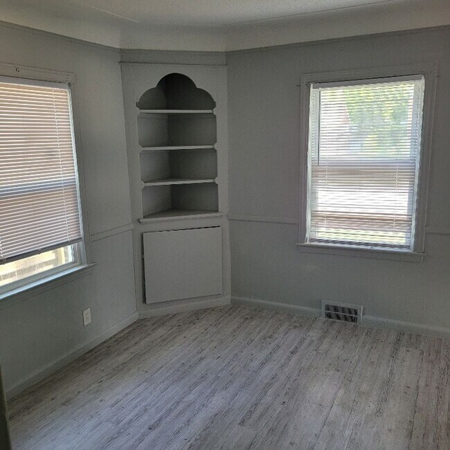 Foto del edificio - 5715 Woodhall- 3 BED & 1.5 BATH FOR RENT