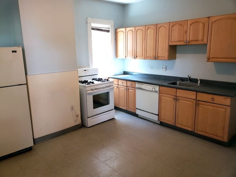 Primary Photo - 348 Faneuil St