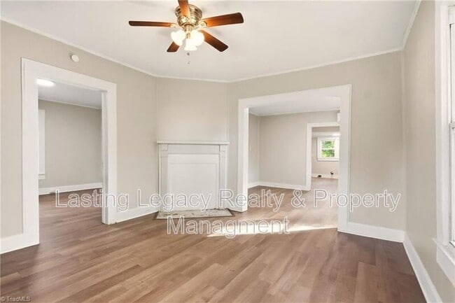 Foto del edificio - 2051 Bloomfield Dr