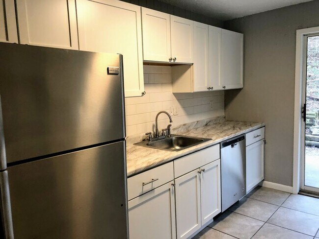 Foto del edificio - 1527 Rutherford Avenue