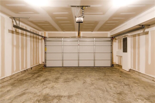 Building Photo - 2015 Wood Owl Wy