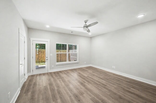 Building Photo - 221 Stonecrest Cir