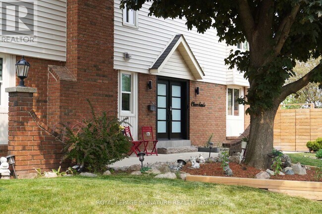 Building Photo - 4127 Trellis Crescent