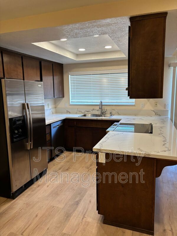 Foto del edificio - 5512 Mike Arthur Ct