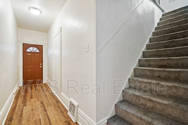 Building Photo - 915 2nd Street