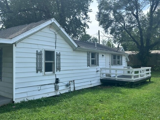 Building Photo - 3 Bed 2 Bath Fully Remodeled Home