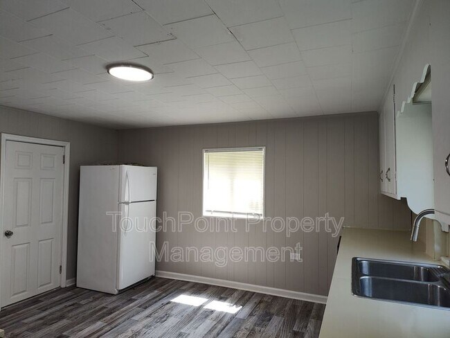 Foto del edificio - 829 1/2 N. Jackson St_A Squad