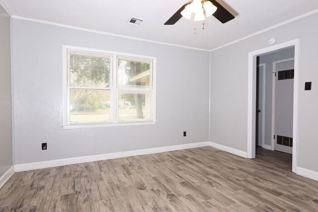 Building Photo - 3591 Robert E Lee Dr