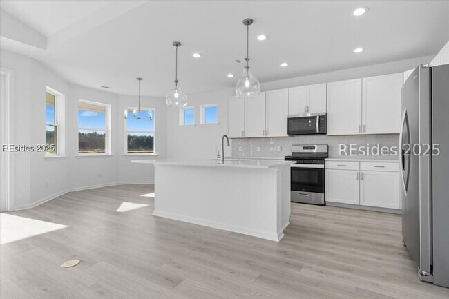Building Photo - 921 Tropics Ave