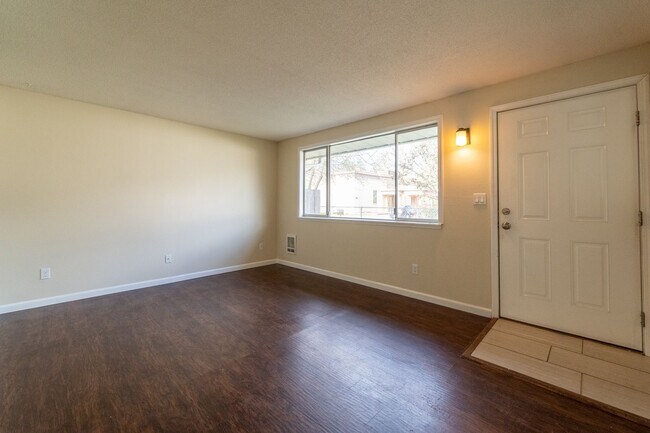 Foto del edificio - 5307 S Cedar St