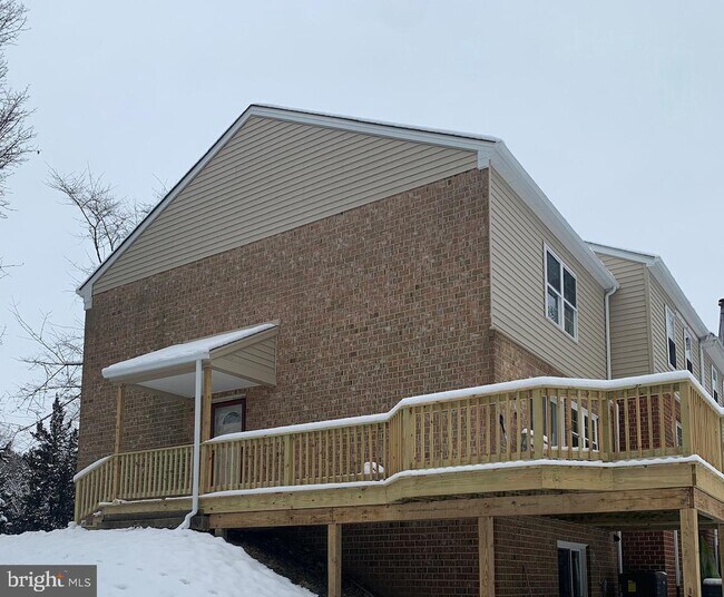 Building Photo - 8233 Township Dr