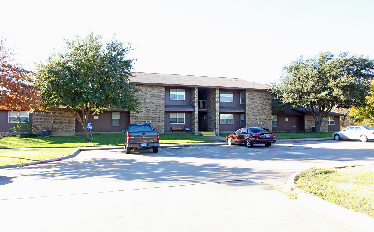 Building Photo - Mansfield Plaza Apartments