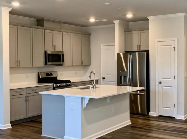 Building Photo - 525 Hazy Hls Ln