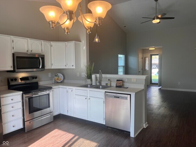 Building Photo - 10937 Snowdrop Way