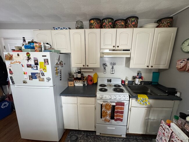 Building Photo - 639 Somerville Ave