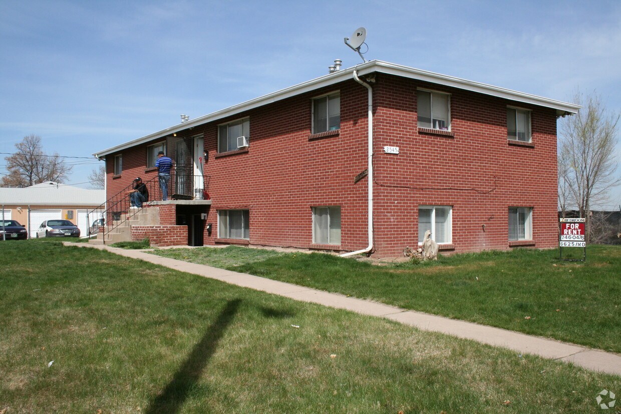 Building Photo - 2545 Kenton St