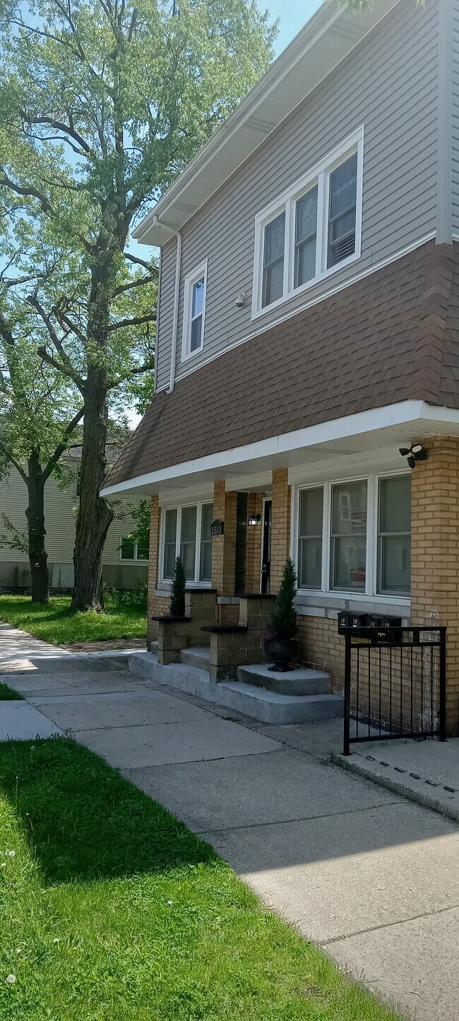 Foto del edificio - 1513 E 93rd St