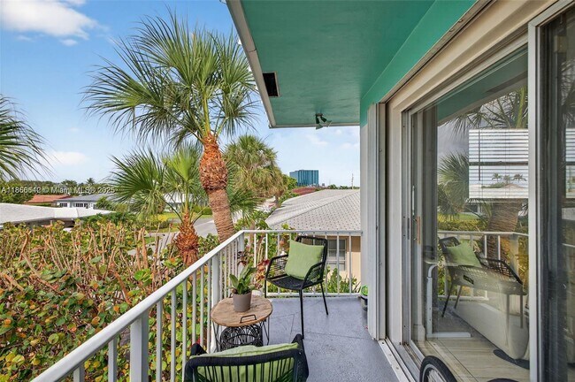 Building Photo - 2715 NE 49th St