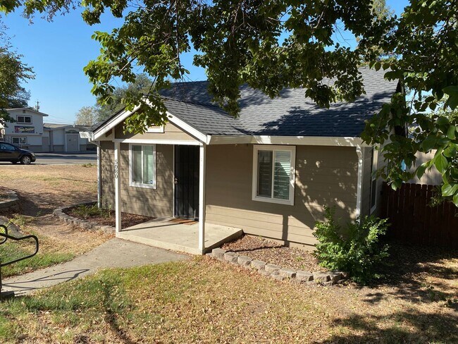 Building Photo - Adorable smaller house with open floor plan