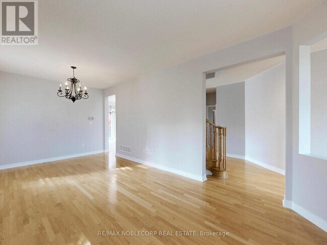 Building Photo - 28 Laurentide Crescent