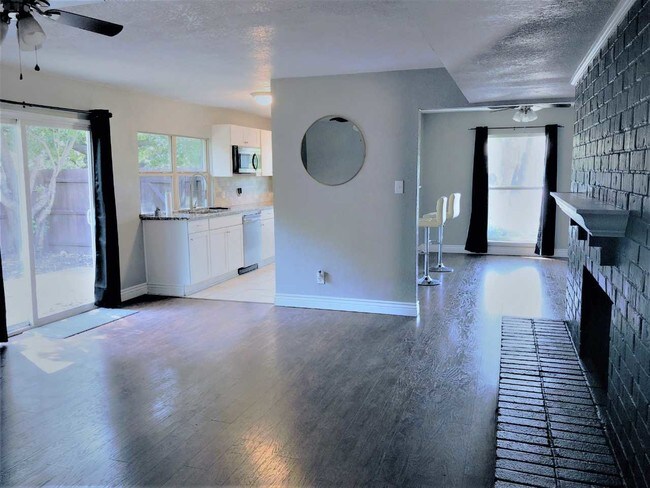 Foto del edificio - 5049 Shannon Dr