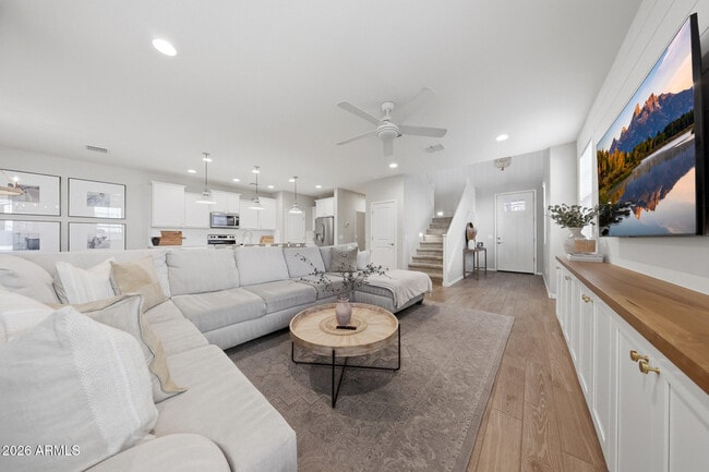 Building Photo - 905 S Canal Dr