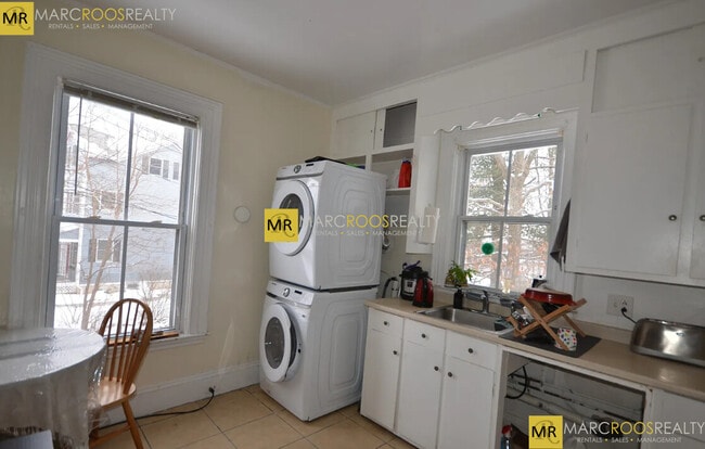 Foto del edificio - 124 Academy Hill Rd