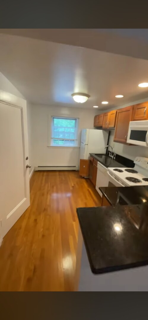 Foto del edificio - * NEWTON * Professional Upscale with parking - MBTA GL-D Waban