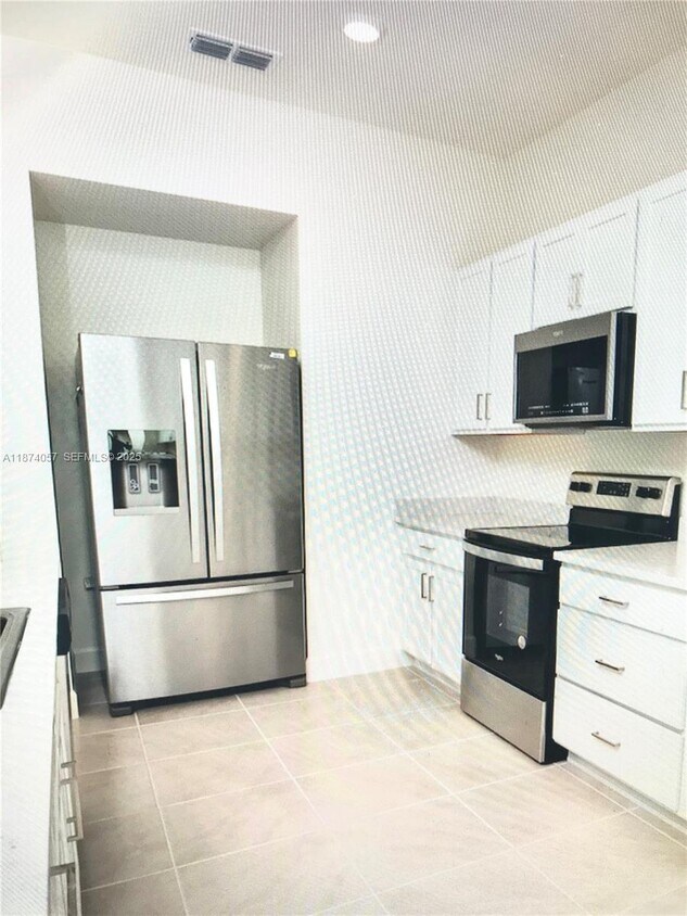 Foto del edificio - 485 Overpool Ave