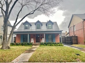 Building Photo - 2420 Nottingham St