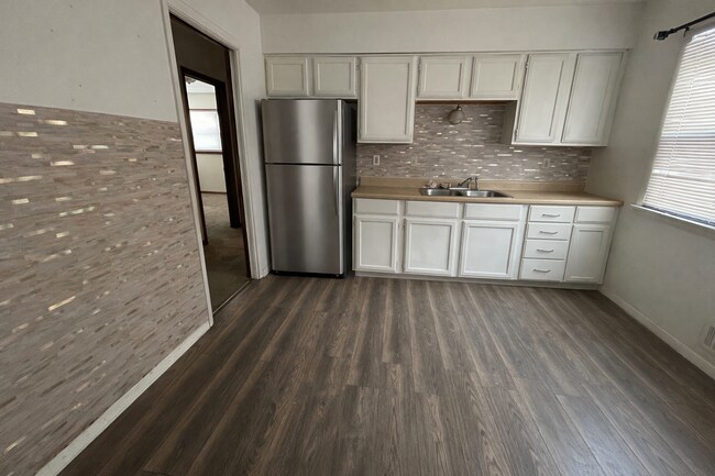 Foto del edificio - 5950 N 69th St