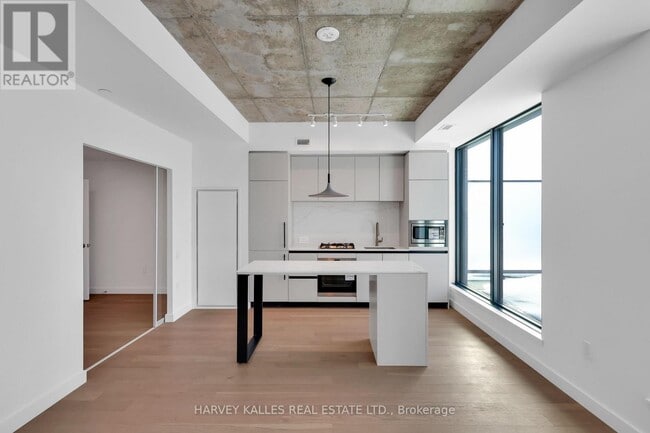 Photo du bâtiment - 1734 Bayview Ave