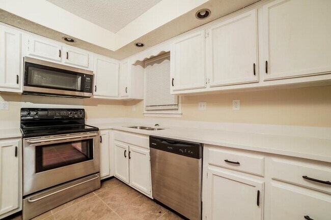 Foto del edificio - 2834 Lanthorn Dr