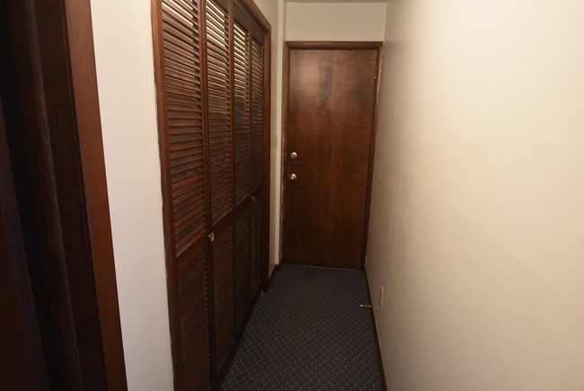 Foto del edificio - 107 W Lawrence Ave