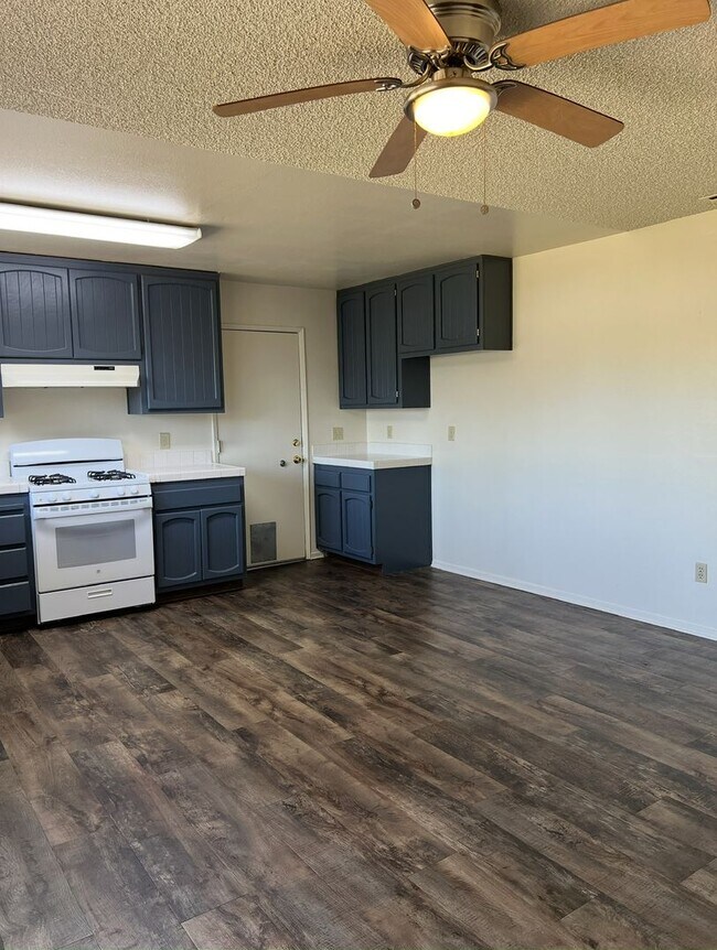 Foto del edificio - NICE 3 BED HOME IN CITRUS HEIGHTS!! HUGE YARD!!