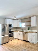Building Photo - 118 Thoma St