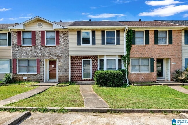 Building Photo - 2555 Hampstead Dr