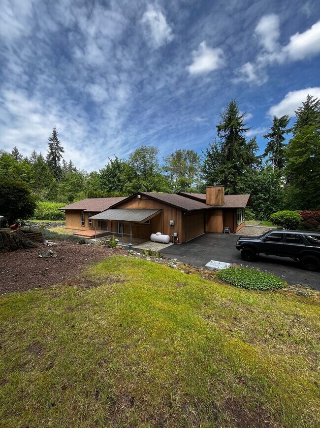 Foto del edificio - Gorgeous 3 BD 2.25 BA Home on 2 Acres!