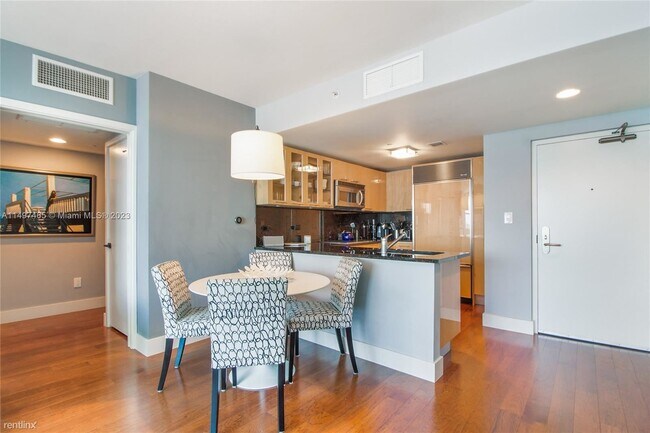 Foto del edificio - 1 br, 1 bath Condo - 6801 Collins Ave # 1101