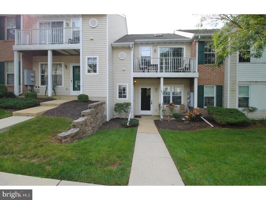 Front door to the left and deck upstairs - 1618 Rosewood Ct