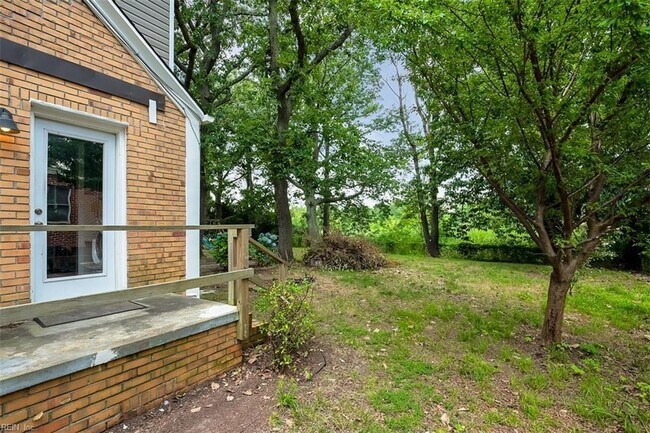 Building Photo - 8821 Commodore Drive