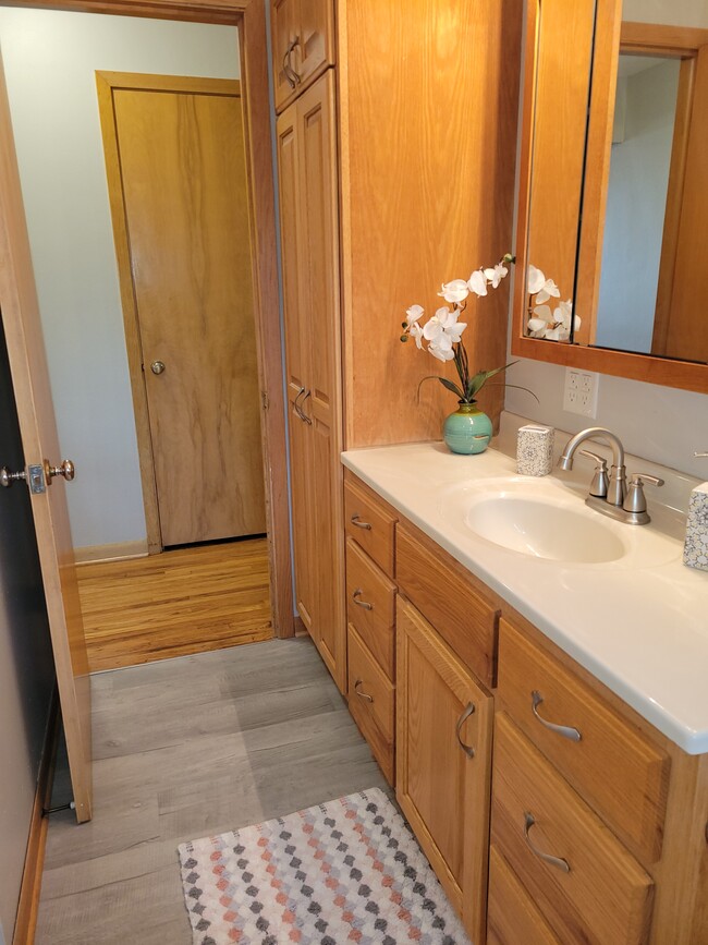 Bathroom - 621 Agnes St